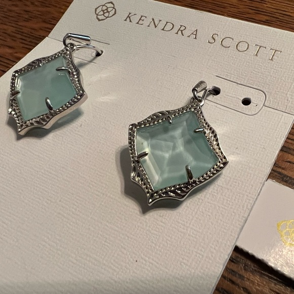 Kendra Scott Kyrie Earrings - Picture 2 of 5
